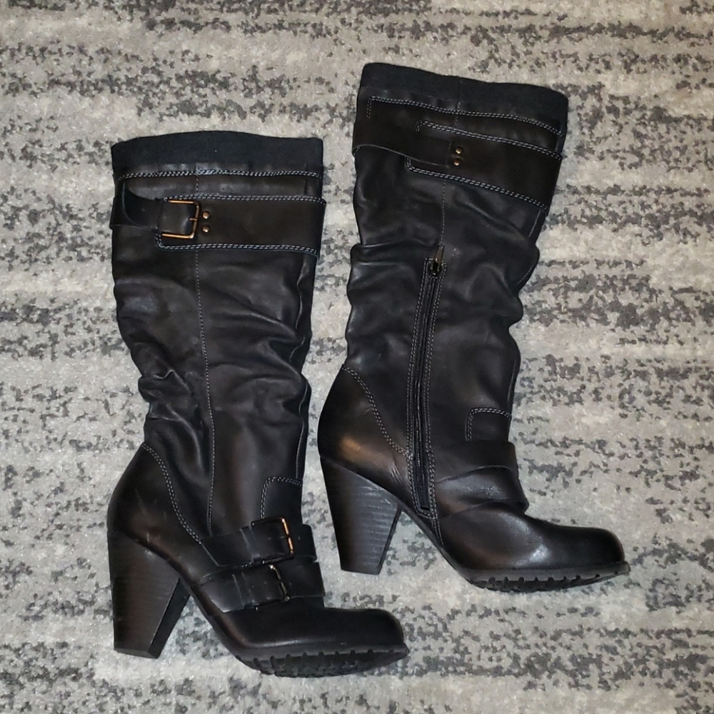 Black heeled 👢 boots